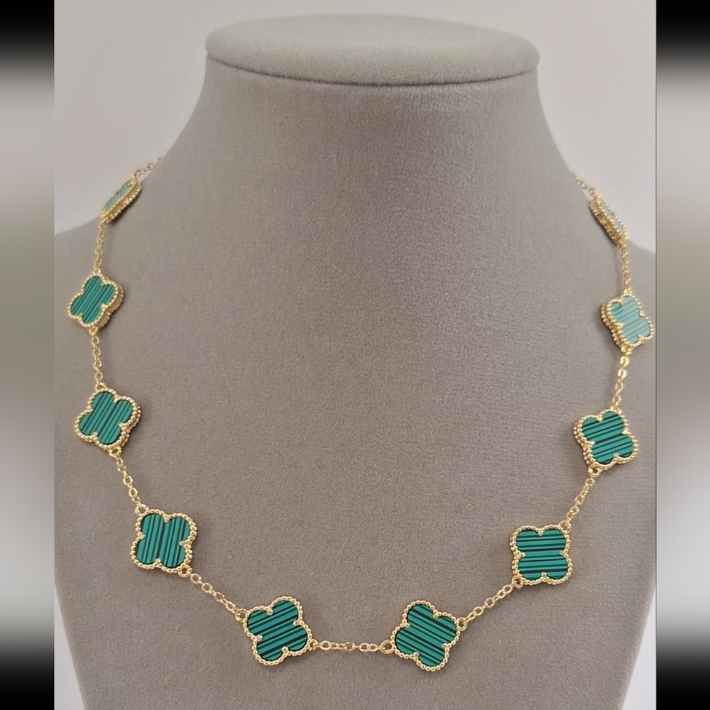 Green clover necklace